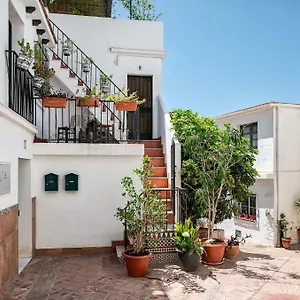 Traditional 2 Double Bed In Quiet Square , Benalmádena España